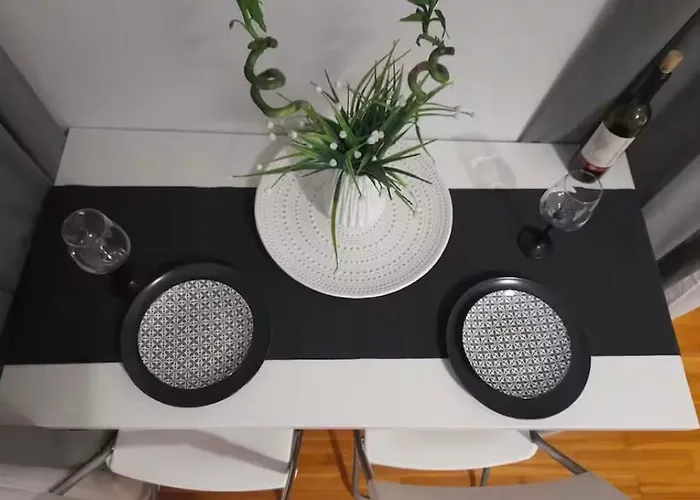 F5 Near The Sea Apartment