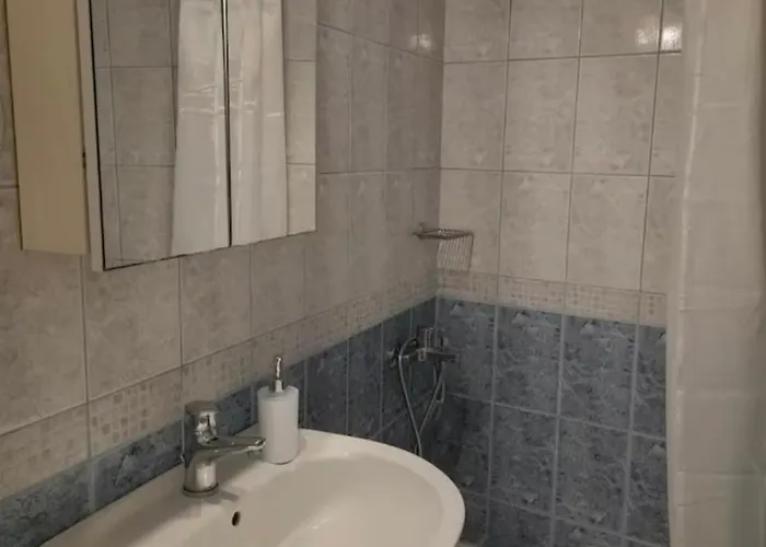 F5 Near The Sea * Volos